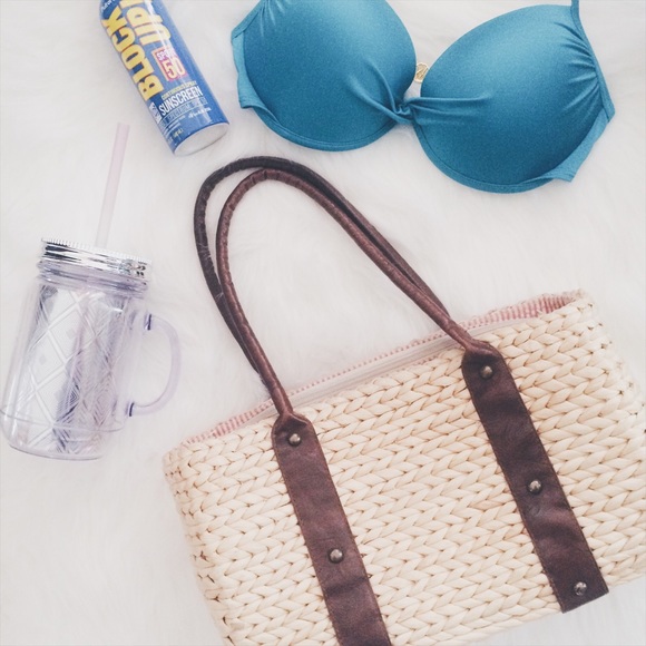 Super Cute Vintage Straw Bag - Picture 1 of 4